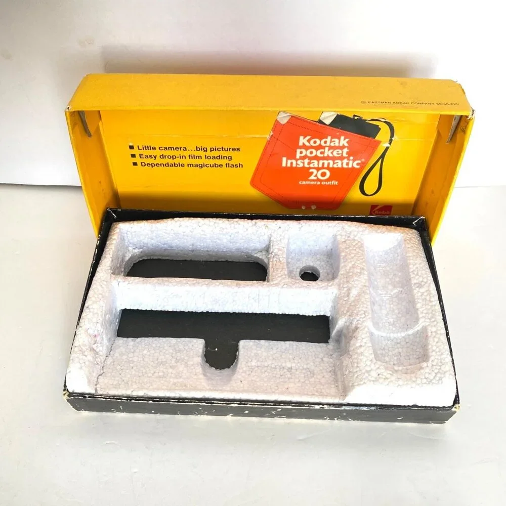 Kodak Pocket Instamatic 20 Camera Outfit With Flashcubes Magicube Extender Vtg